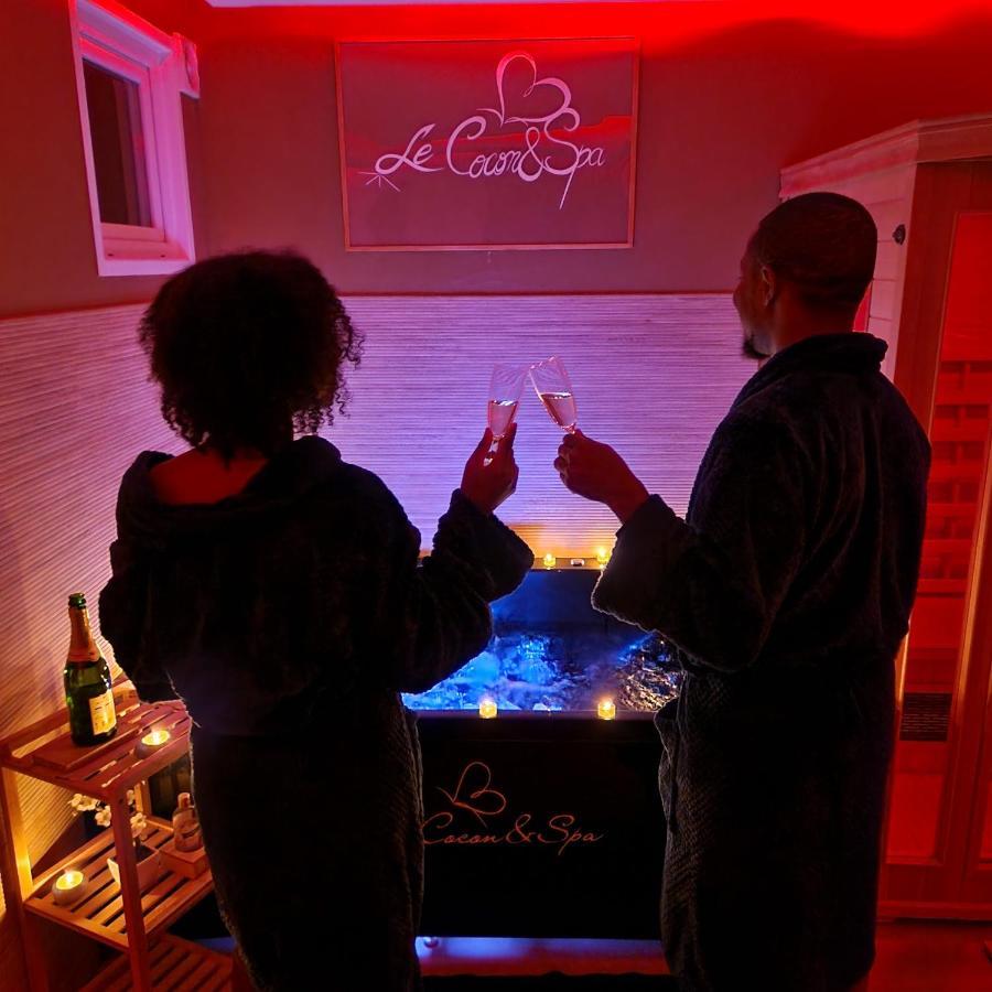Derniere Reservations Avant Indisponibilite En Septembre Pour 12 Mois, Illimites Jacuzzi Spa Bain A Remous Interieur, Sauna Interieur, Parking Reserve, Vue Et Acces Parc, Prestations Uniques, 1Er Etage Corbeil-Essonnes Esterno foto