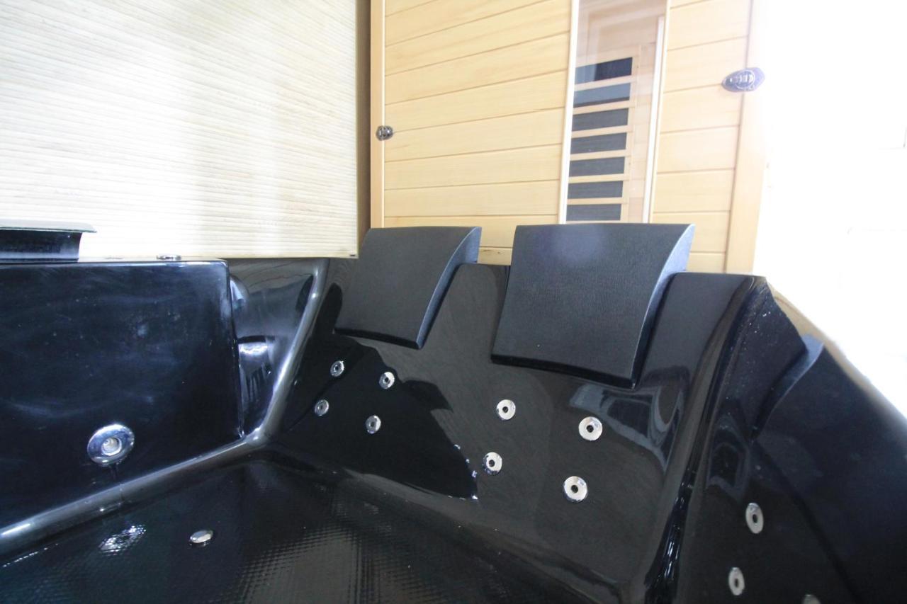 Derniere Reservations Avant Indisponibilite En Septembre Pour 12 Mois, Illimites Jacuzzi Spa Bain A Remous Interieur, Sauna Interieur, Parking Reserve, Vue Et Acces Parc, Prestations Uniques, 1Er Etage Corbeil-Essonnes Esterno foto